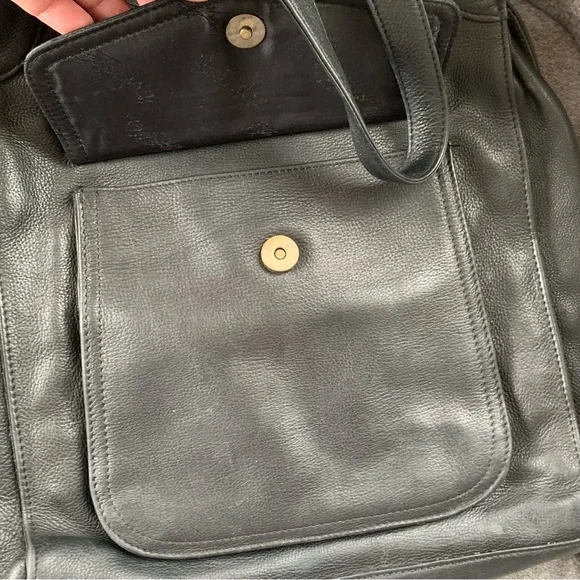 Vintage Fossil Black Soft Leather Shoulder Bag Zipper 90’s Y2K + Brass Key Charm - Picture 9 of 12